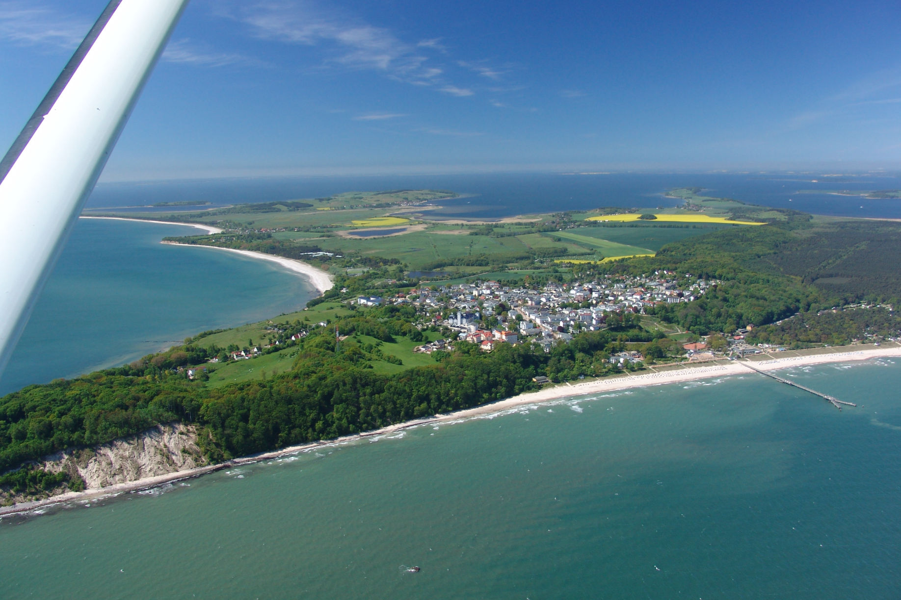 Luftaufnahme von Göhren mit den Nord- und Südstrand