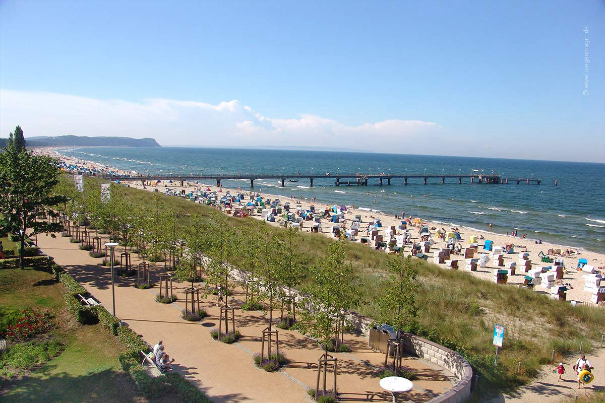 Blick über den Nordstrand mit der Seebrücke